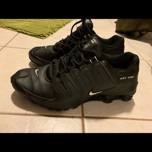 Men’s black Nike shocks